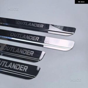 三菱 アウトランダー カーアクセサリー ステンレス ドアシル スカッフプレート ドアシル プロテクター 2013 - 16 - 2021 - A　Silver　4pcs