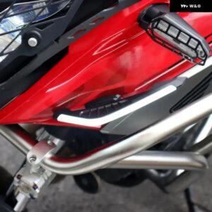 2個 オートバイ バイク フロントサイドスポイラー ウィングレット エアロダイナミックウィングセット固定ウィングLEDライトと粘着 装飾 ステッカー 付き - WHITE