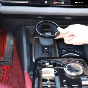 BMW 5シリーズ G60 2024 カーボンブラックセンター コンソール ウォーターカップホルダー トリム インテリア カーアクセサリー 左側