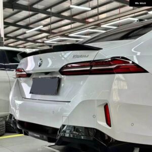 BMW 5シリーズ I5 G60 G68 520I 520D 530I 530E 540I I5 I5 M60 2023-2025 M4 スタイルリア トランク ルーフブーツリップキャップ スポイラー チューニング