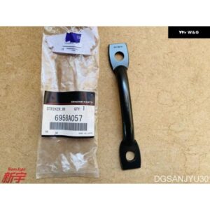 パジェロ 3.4 V70V60W90V80W ストライカー 3RDシート MB647392 6958A057